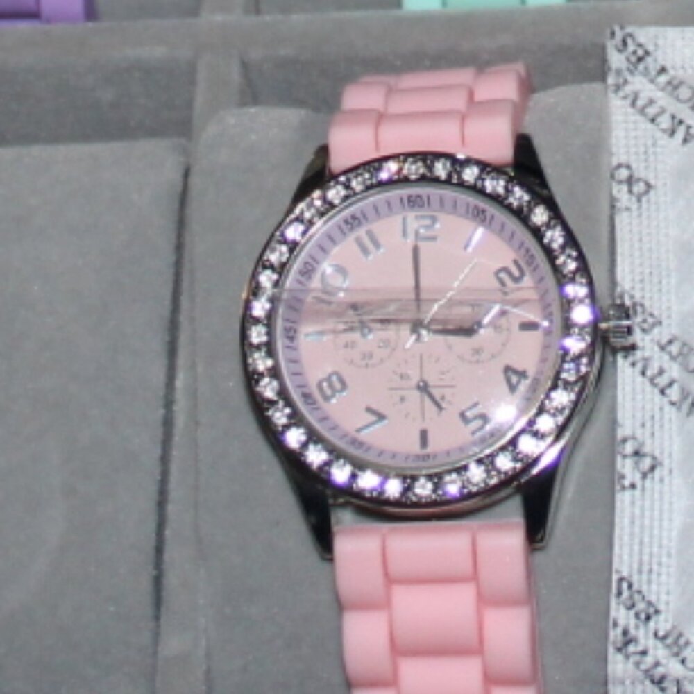 BRAND NEW WITHOUT TAGS DARICE PINK SILCONE WRISTWATCH - Picture 2 of 7
